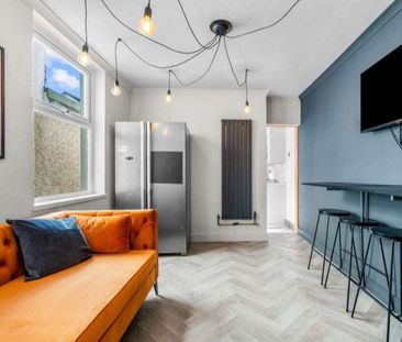 Stylish room | Bills Inc | Group of Five Swansea Room 1 - Photo 1