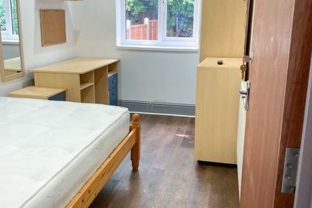 210 Tiverton Road - Photo 5