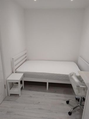 3 bedroom private hall to rent - Photo 1