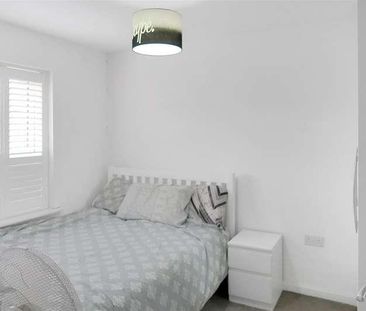 Robin Place, Allington, ME16 - Photo 5