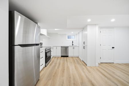 For Lease - 6 Corbett Crescent, Aurora, Ontario - Photo 3