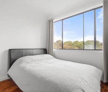 Family Home in Leafy Surroundings - Photo 3