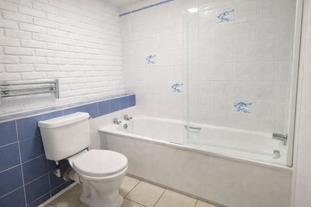 Langley Walk, Woking, Surrey, GU22 7UD - Photo 4