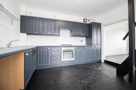 3 bedroom flat to rent - Photo 3