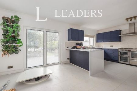 3 bedroom semi-detached house to rent - Photo 2