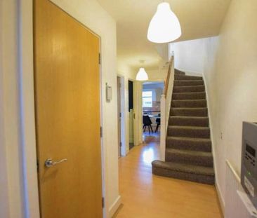 St Davids Square, London, E14 - Photo 3