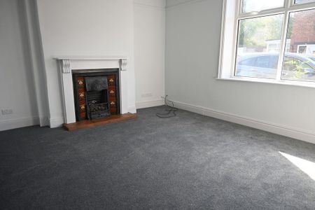 3 bedroom end of terrace house to rent - Photo 2