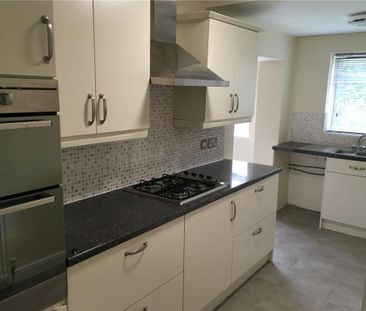 5 bedroom semi-detached house to rent - Photo 2