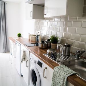 Flat 38, Samara Plaza, LS2 9DU, Leeds - Photo 2