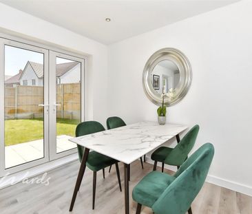 3 bedroom semi-detached house to rent - Photo 2