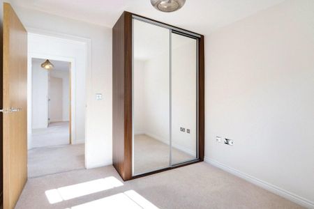 4 bedroom semi-detached house to rent - Photo 3