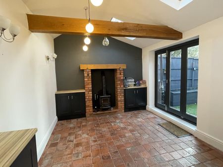 3 bedroom semi-detached house to rent - Photo 2