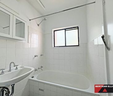 Studio Apartment in Great Location! - Photo 1