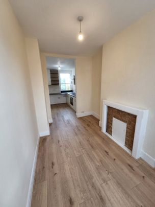 4 Bed Flat, Hichisson Road, SE15 - Photo 1