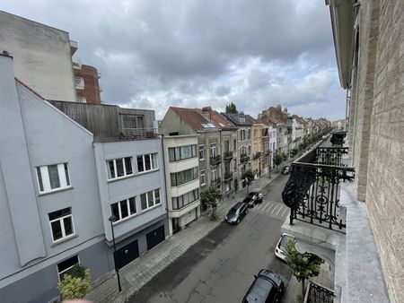 Mérode! Bel appartement MEUBLE 1 chambre avec terrasse - Photo 3