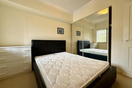 Stunning Marina-View Apartment in Dolphin Quays -Available NOW! - Photo 3