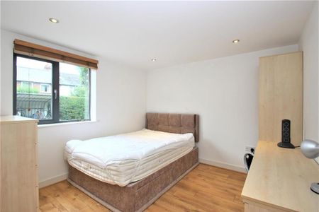 3 bedroom flat to rent - Photo 3