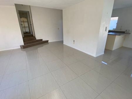 Chic 3 Bedrooms Townhouse in Three Kings! - Photo 3