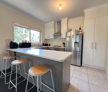 Modern 3 Bedroom Unit - Photo 5