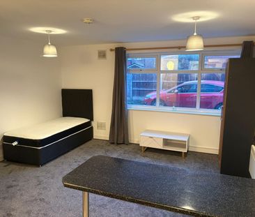 Studio Flat, Brook Road, M14 - Photo 6