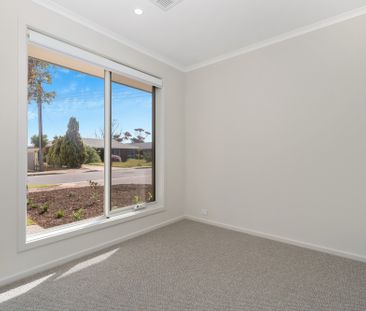 BEAUTIFULLY PRESENTED BRAND NEW HOME! - Photo 1