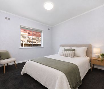 Comfortable Two Bedroom Home - Photo 3