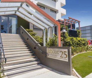 Stunning 1 Bedroom 1 Bathroom Apartment freshly painted and new carpet - Photo 3