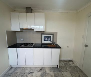 🏡 Neat & Low-Maintenance Studio Apartment – Prime Woodrising Location - Photo 2