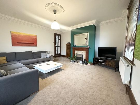 4 bedroom end of terrace house to rent - Photo 1