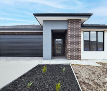 Modern Luxury Meets Family Comfort in the Heart of Mambourin - Photo 5