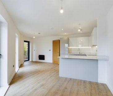 2 bedroom flat to rent - Photo 2