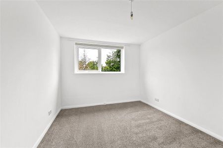 4 bedroom end of terrace house to rent - Photo 4