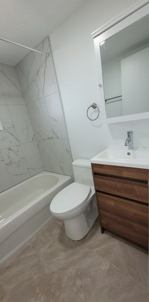 Grand 3.5 Chomedey Tel - Photo 1