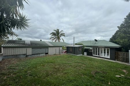 HIDDEN GEM IN SOUTH GLADSTONE WITH OCEAN VIEW - Photo 3