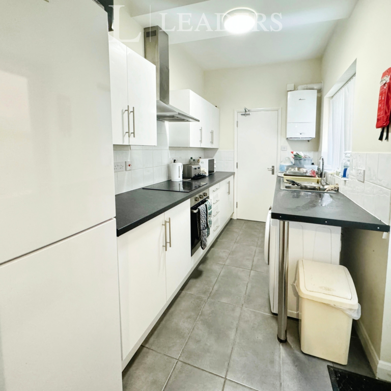 1 bedroom in a house share to rent - Photo 1