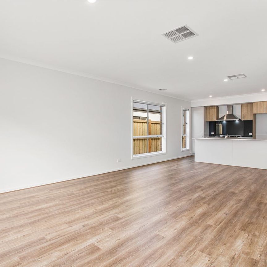 SPACIOUS FAMILY HOME - Photo 1