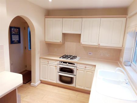 3 bedroom Detached house to rent - Photo 5