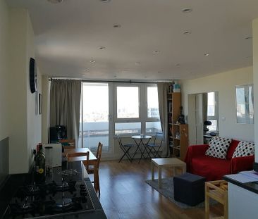 1 Bed Flat, Salmon Lane, E14 - Photo 1