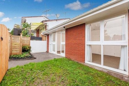 Sunny, Private 2-Bedroom Unit in Prime Panmure - Photo 5