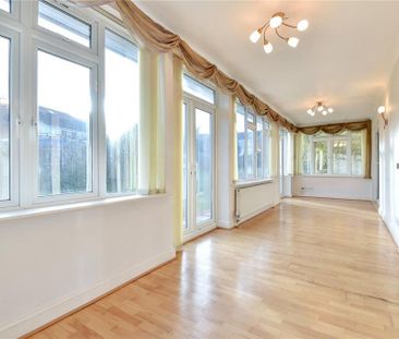 6 bedroom bungalow to rent - Photo 1