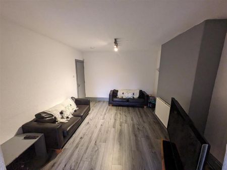 3 bedroom private hall to rent - Photo 2