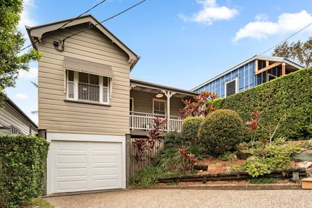 BEAUTIFUL HOUSE TO IMPRESS! - Photo 4