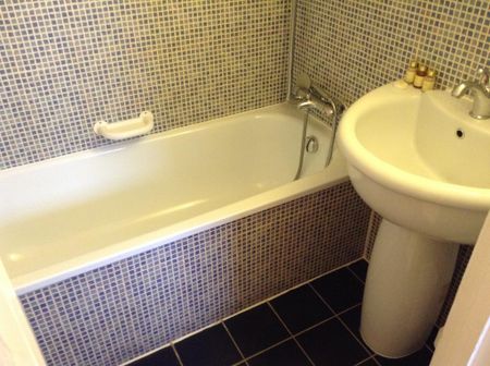 Flat 502 Fulham Palace Road, Fulham W6 9HH - Photo 5