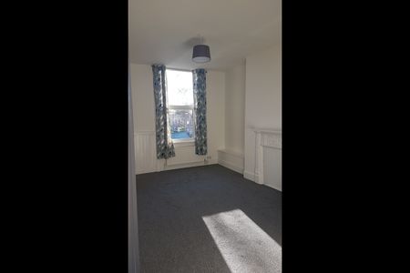 2 Bed Flat, Austhorpe Road, LS15 - Photo 4