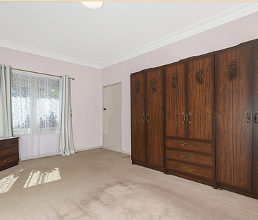 2 Leeder Street, Glendalough. - Photo 5