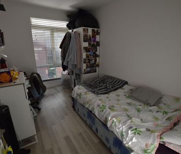 5 bedroom end of terrace house to rent - Photo 6