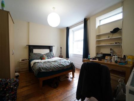 Bosuns Cottage, 44 Garth Road - Photo 3