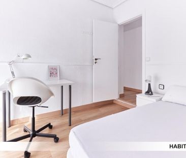 Calle Juan de Ledesma, Sevilla, Andalusia 41006 - Photo 6