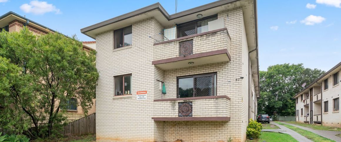 Spacious two bedroom unit - Photo 1