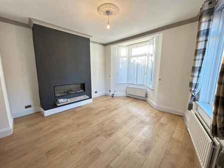 3 bedroom semi-detached house to rent - Photo 4